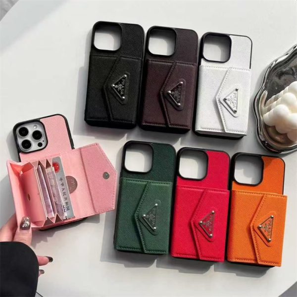 prada アイ フォン17pro/17 ケース 手帳型じゃない カード プラダ iphone16/15プロカバー ブランド メンズ iphone16pro/16promaxケース 背面収納 おすすめ