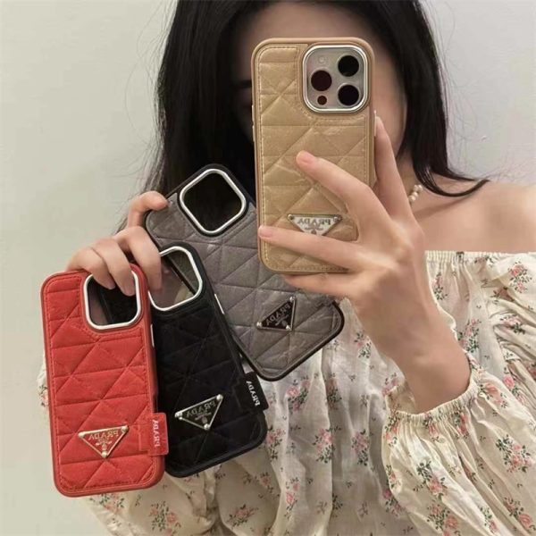 プラダ 携帯ケース iphone16pro もこもこ prada風 iphone16promax/15/15pro ケース 人気 ブランド 女性 30代 40代  iphone14/13 カバー おしゃれ 秋冬