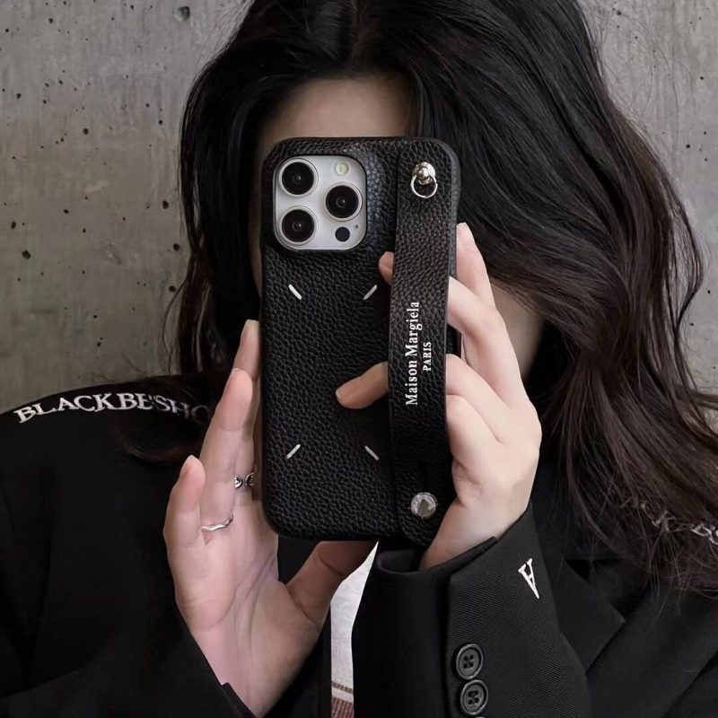 Maison Margiela レザー製 iphoneケース（紺・ネイビー） Maison Margiela レザー製 iphoneケース（紺・ネイビー） Maison