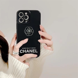 CHANEL - CHANEL iPhone12/12pro カメリアチェーンスマホケース　レア Chanel iPhone 12 Pro Phone Case With Chain | eBay