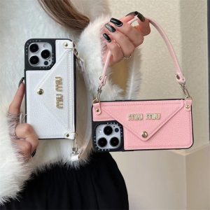 正規品　miumiu iPhone15 ケース ショルダーストラップ付 miumiu iPhone 15pro ショルダーストラップ付き (MiuMiu/iPhone
