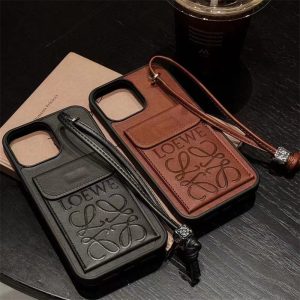 【ロエベ】ロゴ ラバーiPhone 14 Pro Maxケース ストラップ付き ロエベ】ロゴ ラバーiPhone 14 Pro Maxケース ストラップ付き