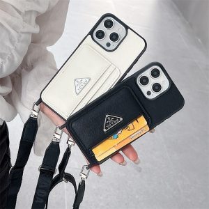 PRADA 手帳型レザースマホケース　iPhone 新品ギャランティカード付き PRADA 手帳型レザースマホケース iPhone 新品ギャランティカード