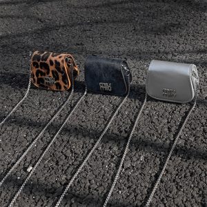 miumiu エアー ポッズ ケース 小物 入れ ブランド レディース