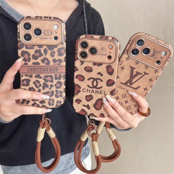 iphone17/16 ケース レザー 調 iphone17pro/17promax ケース ヴィトン風 iphone16pro/15pro ケース ストラップ 付き ブランド シャネル iphone ケース パロディ iphone15/14/13 ケース レディース ブランド dior iphone ケース パロディ ヒョウ柄