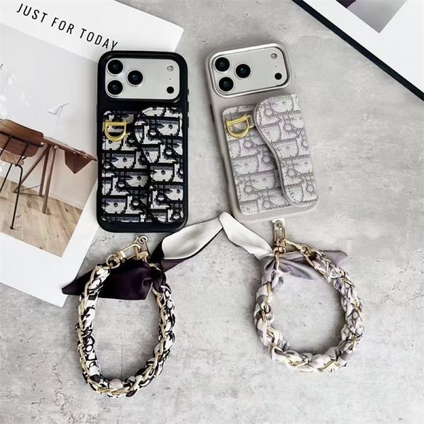 dior iphone17 ケース ストラップ 付き iphone17pro/16pro ケース 韓国 iphone16/16plus ケース 背面 ポケット ブランド スマホケース 刺繍 iphone15/14/13 ケース チェーン 付き iphone ケース 人気 ブランド 女性 40 代